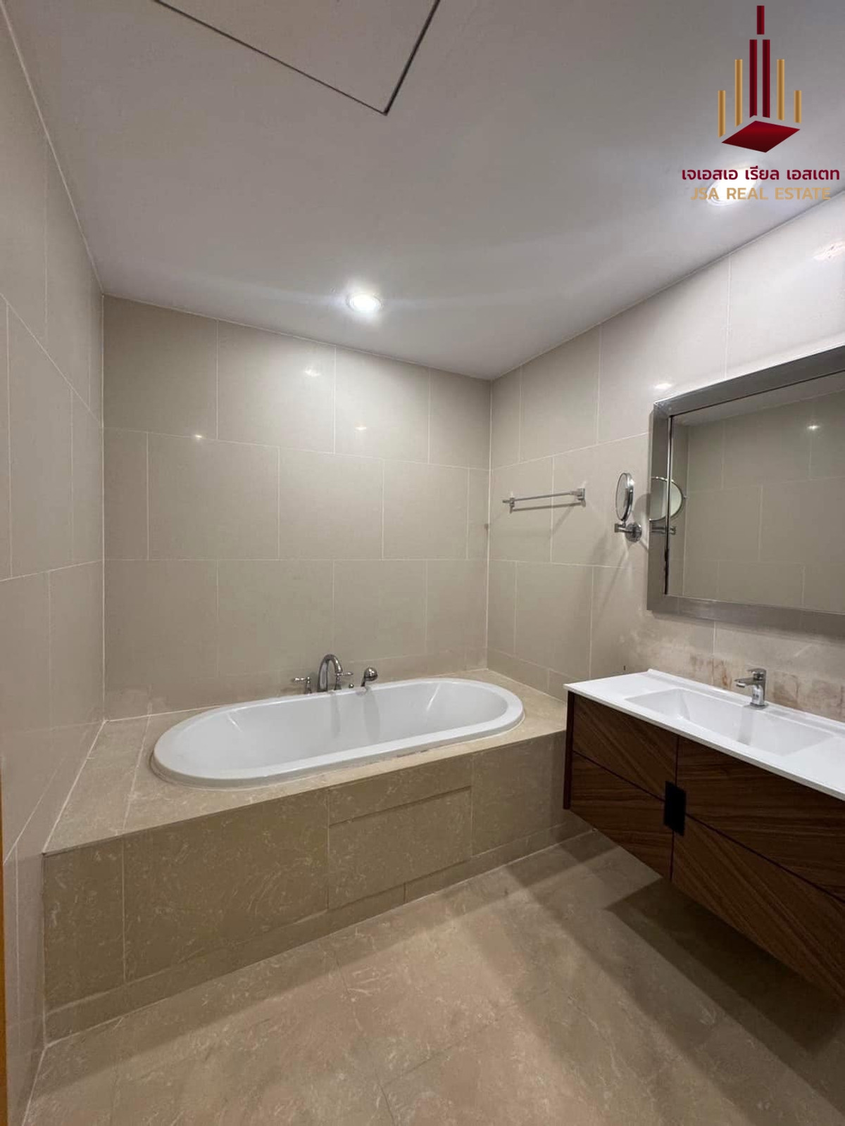 ให้เช่าคอนโดสาทร นราธิวาส : ✨ For  Rent: The Empire Place  Condo ✨  💰 Only 55,000 THB/month