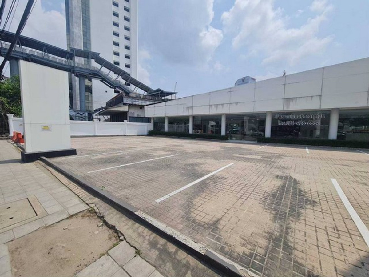 ให้เช่าโชว์รูมพัฒนาการ ศรีนครินทร์ : HR3180ให้เช่าโชว์รูม/ออฟฟิศ พื้นที่กว้าง ติดริมถนนใหญ่ศรีนครินทร์ (Prime Location)ทำเลทอง | พื้นที่จอดรถมากกว่า 20 คัน | ใกล้ทางด่วน เดินทางสะดวก