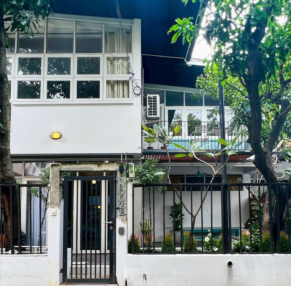 For RentTownhomeSukhumvit, Asoke, Thonglor : RH011626 For rent, 2-story townhome, 3 bedrooms, in the heart of Ekkamai 12, near BTS Ekkamai and the expressway.