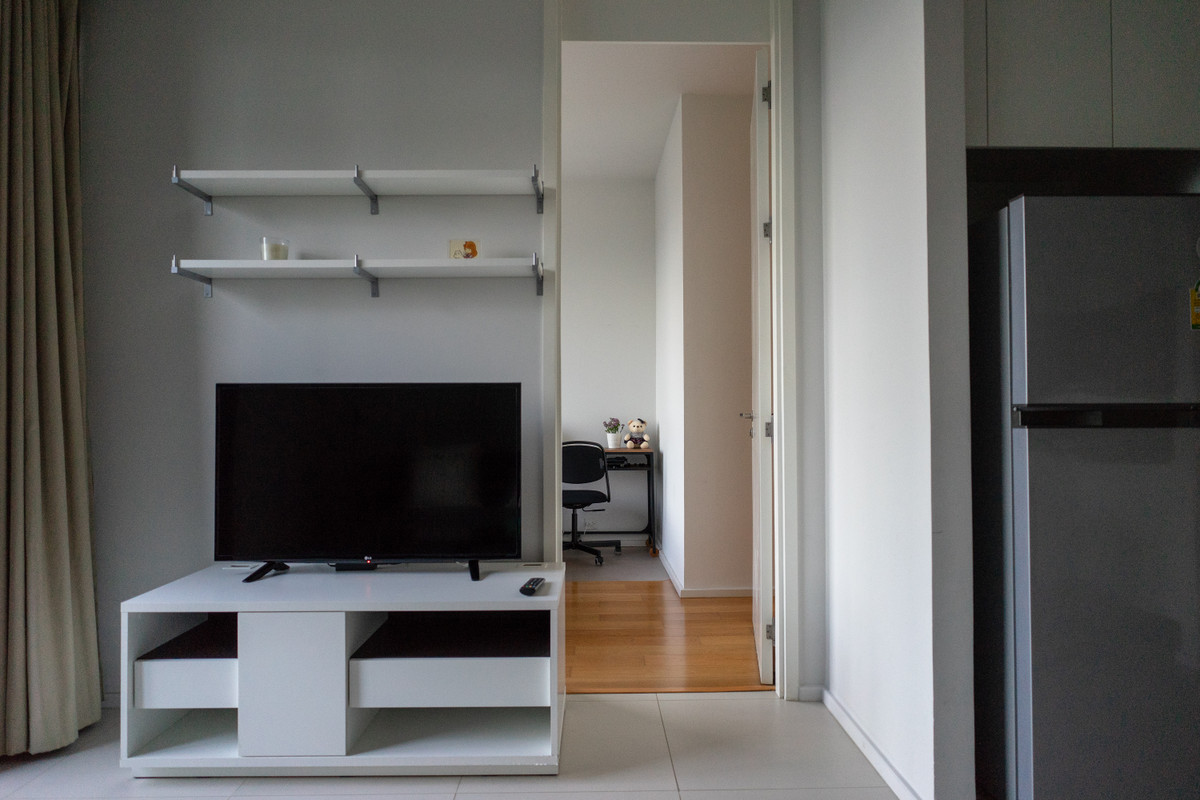 For RentCondoSapankwai,Jatujak : For rent, M Ladprao, 1 bedroom, room size 38 square meters, pets allowed, rent only 19,000 baht per month, no pet fees.