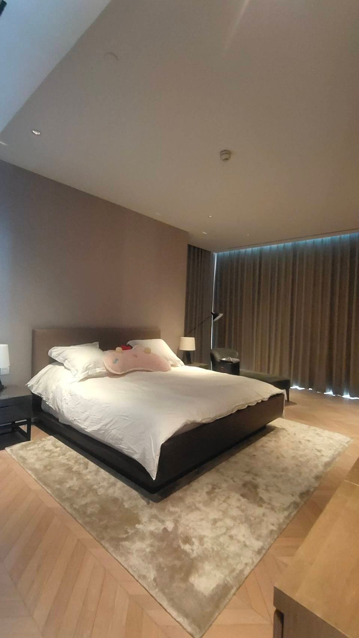 ให้เช่าคอนโดสาทร นราธิวาส : FOUR SEASONS PRIVATE RESIDENCES 4 ห้องนอน 4 ห้องน้ำ มีอ่างอาบน้ำ , วิวแม่น้ำ คอนโดริมแม่น้ำเจ้าพระยา  