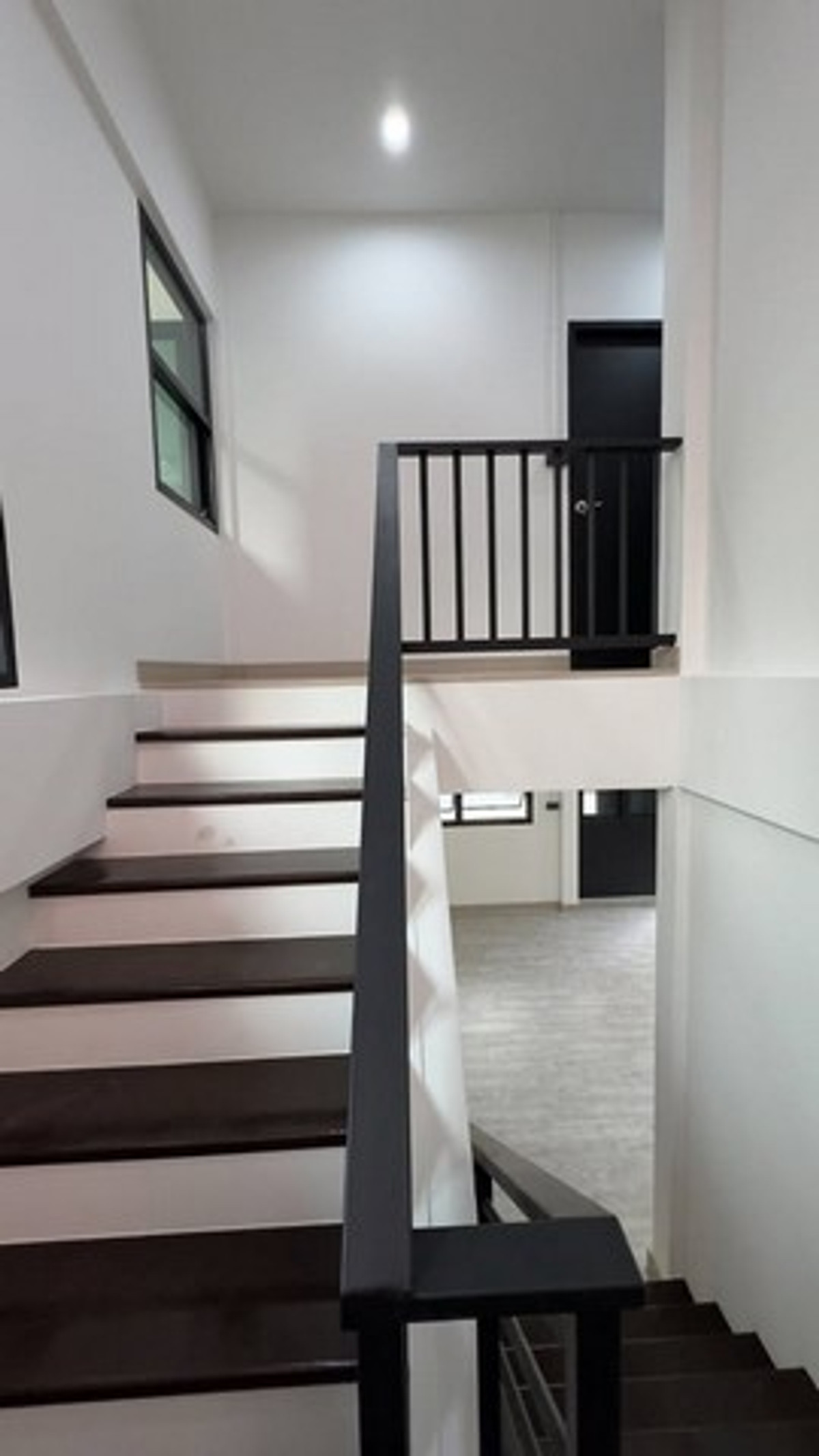 For RentHousePattanakan, Srinakarin : HR3183 2-story detached house for rent in Phatthanakan area, prime location near the expressway, 1 minute, can register a company, can do Airbnb.