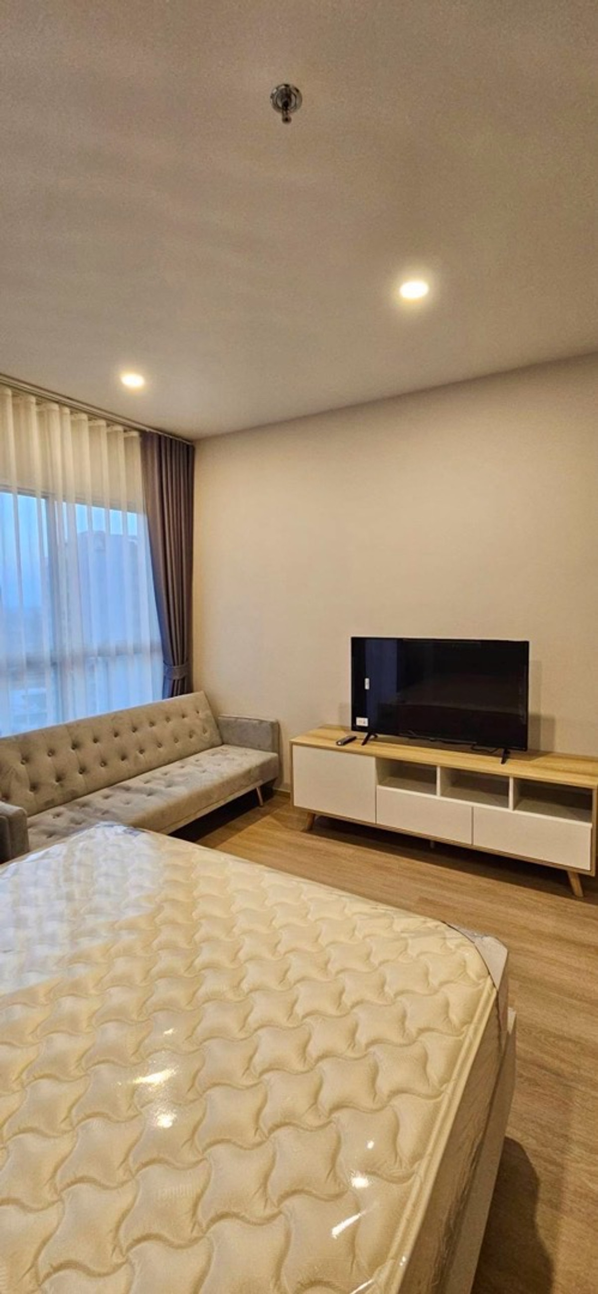 ให้เช่าคอนโดแจ้งวัฒนะ เมืองทอง : 📍 โครงการ : Lumpini Place แจ้งวัฒนะ–ปากเกร็ด สเตชั่น🚝 ใกล้ : MRT ปากเกร็ด (สายสีชมพู) ประมาณ 150 เมตร💵 ราคาเช่า : 9,000 บาท / เดือน