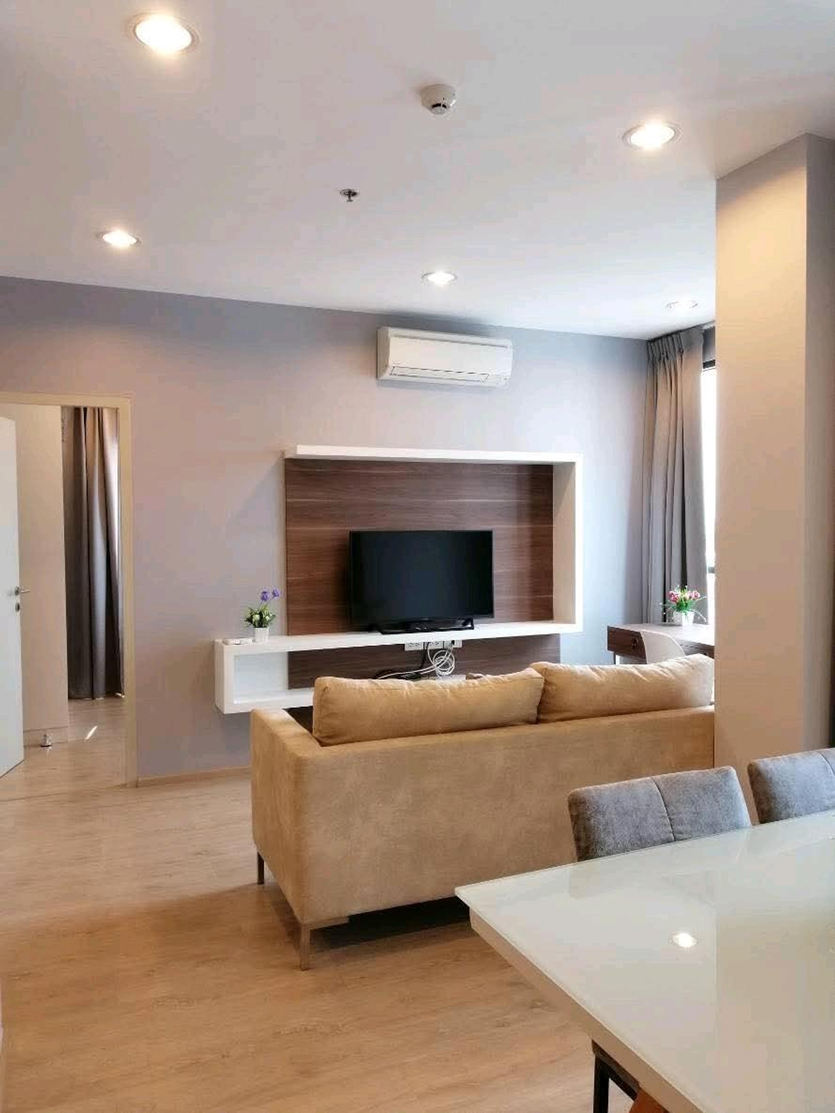 For RentCondoRatchathewi,Phayathai : ✨🏙️ Luxury condo in the heart of the city, near BTS Ratchathewi, convenient travel, ready to move in.