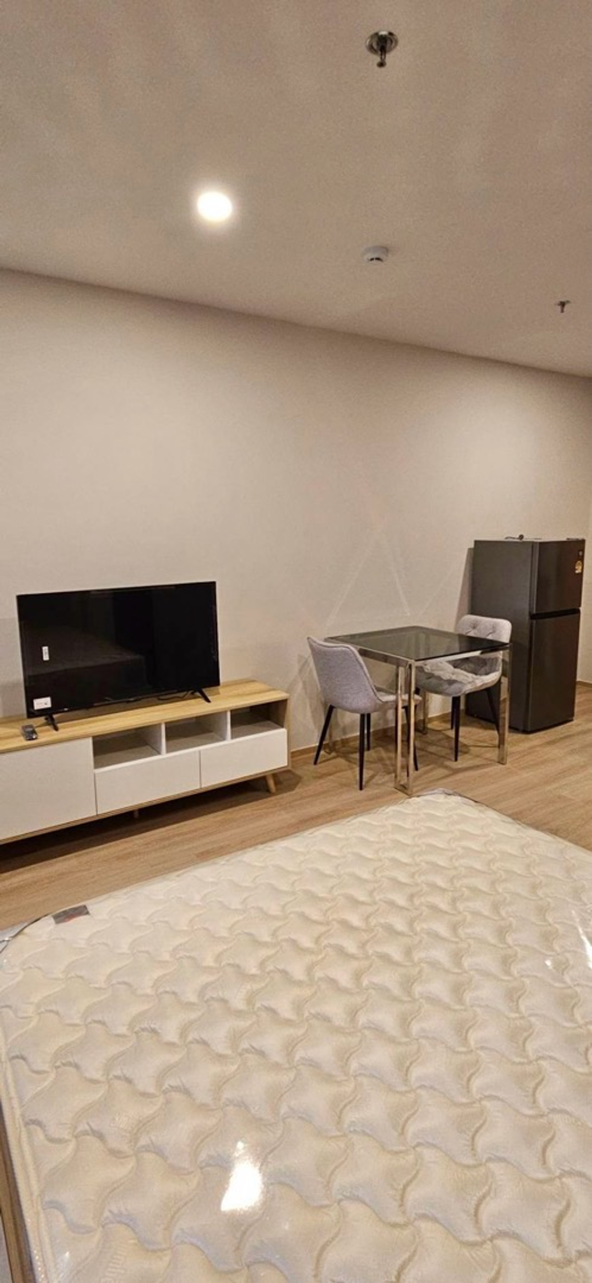 ให้เช่าคอนโดแจ้งวัฒนะ เมืองทอง : 📍 โครงการ : Lumpini Place แจ้งวัฒนะ–ปากเกร็ด สเตชั่น🚝 ใกล้ : MRT ปากเกร็ด (สายสีชมพู) ประมาณ 150 เมตร💵 ราคาเช่า : 9,000 บาท / เดือน