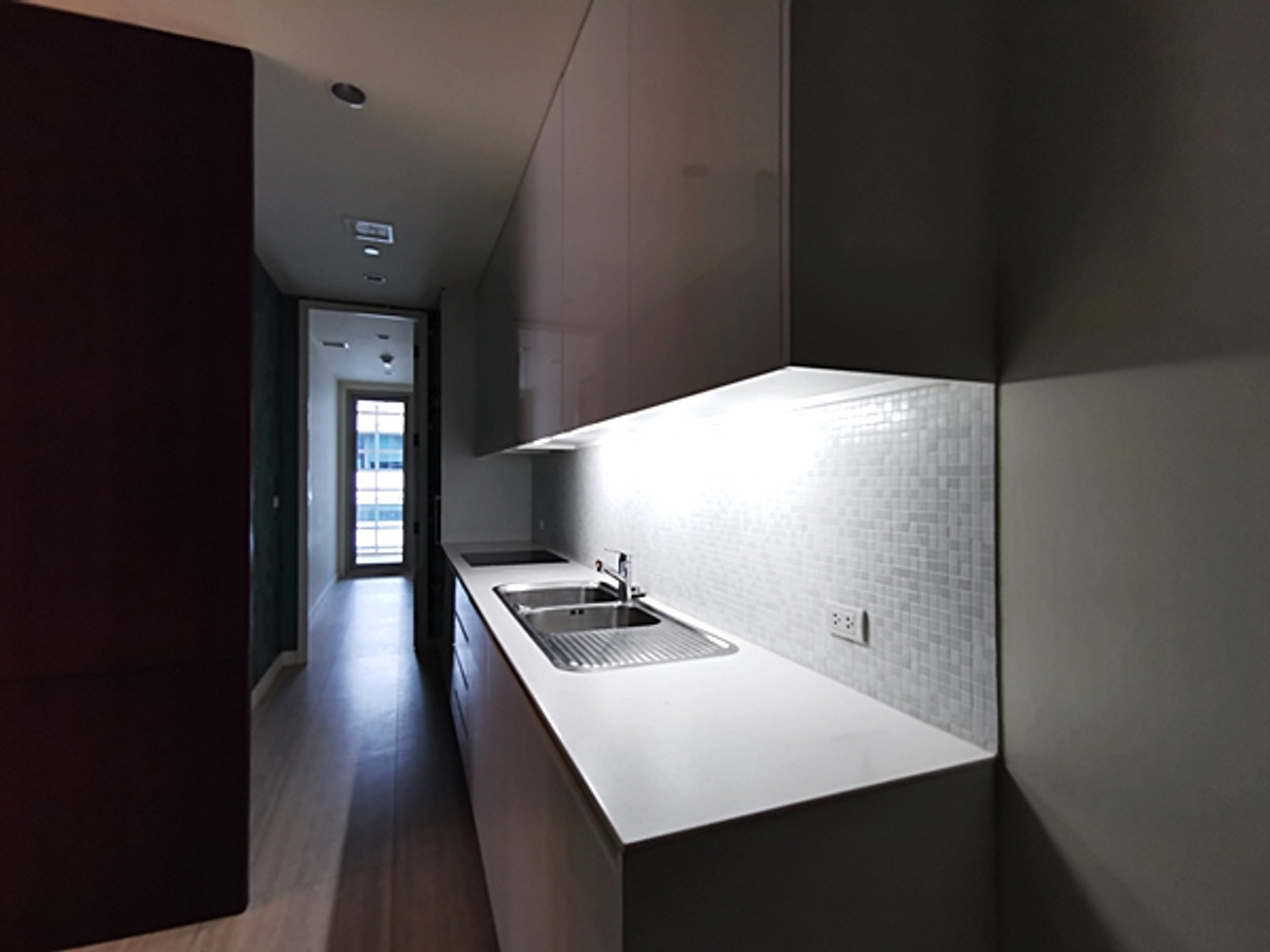 ขายคอนโดวิทยุ ชิดลม หลังสวน : 2 ห้องนอน ห้องสวยวิวสูง ที่ 185 Ratchadamri , Contact 062-496-6454