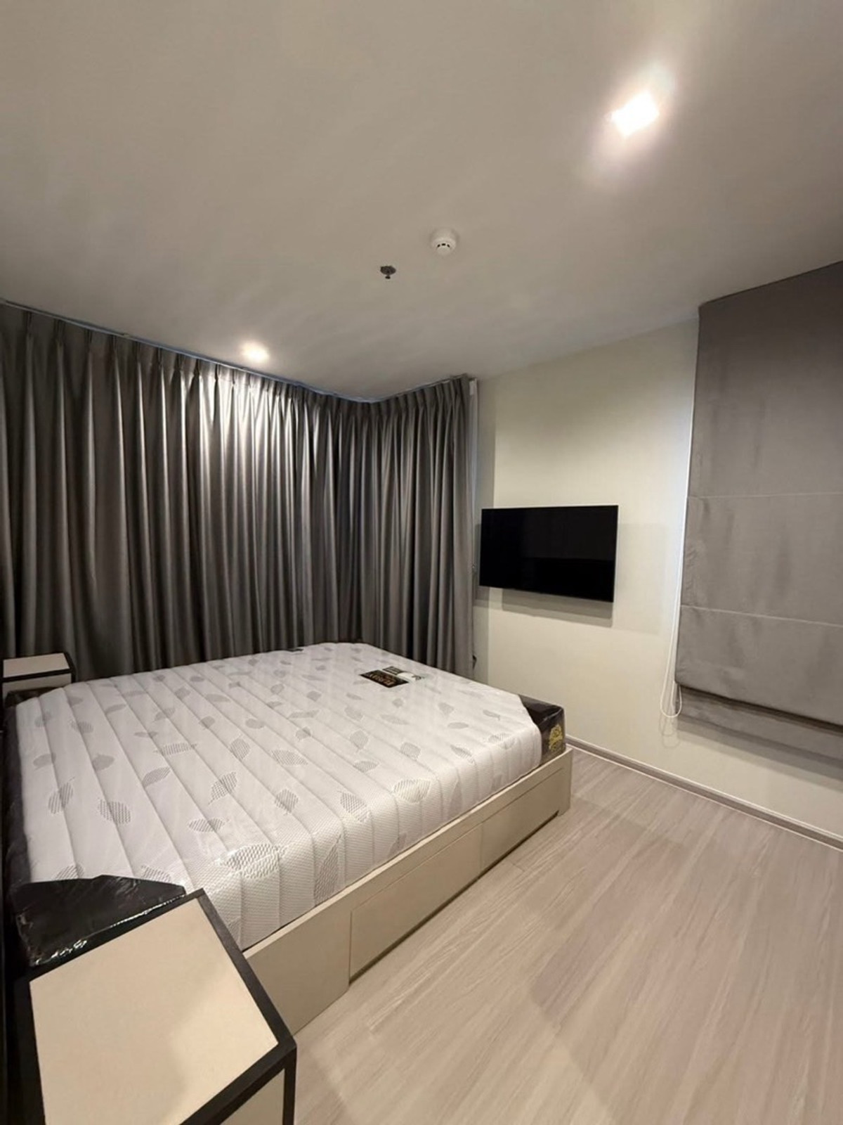 ให้เช่าคอนโดลาดพร้าว เซ็นทรัลลาดพร้าว : ให้เช่า คอนโด Life ลาดพร้าว ขนาดห้อง : 75 ตร.ม ชั้น : 16 ตึก/อาคาร : B 2ห้องนอน 2 ห้องนำ้ ราคา : 42,000 บาท สถานที่ใกล้เคียง : ติด bts สถานีห้าแยกลาดพร้าว
