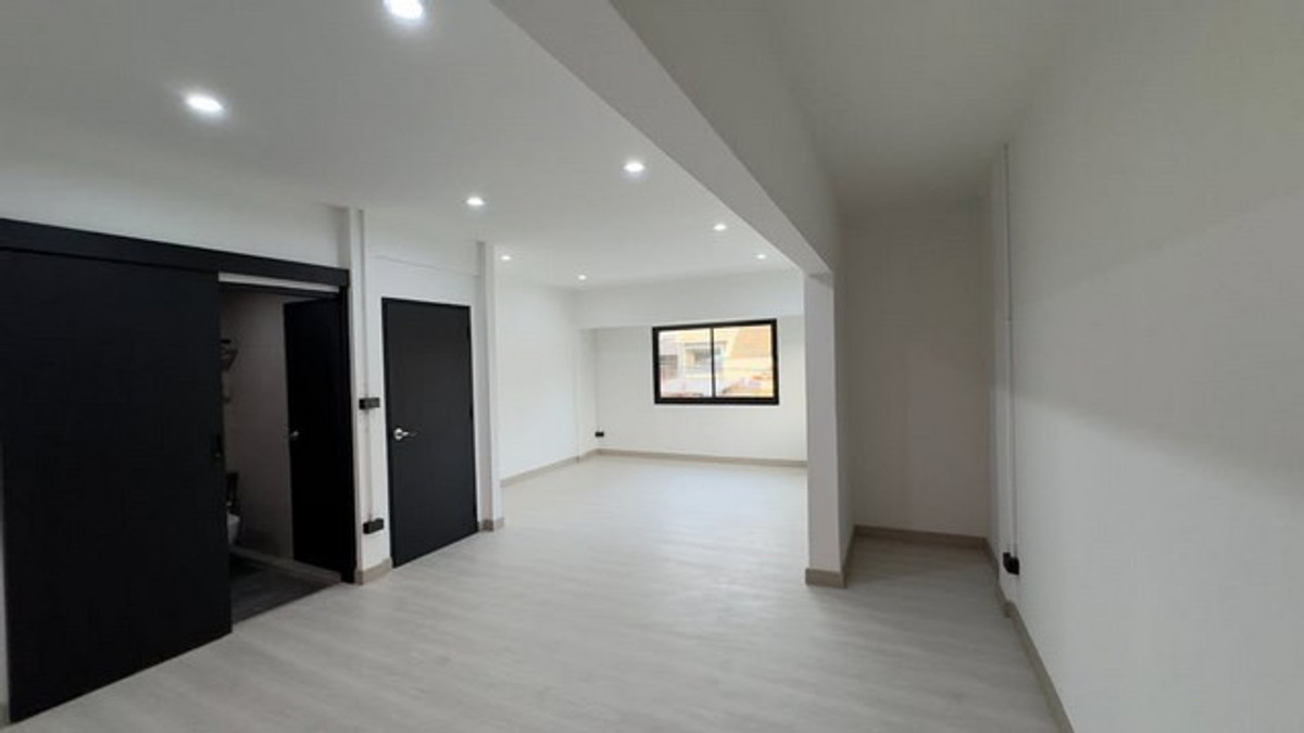 For RentHousePattanakan, Srinakarin : HR3183 2-story detached house for rent in Phatthanakan area, prime location near the expressway, 1 minute, can register a company, can do Airbnb.