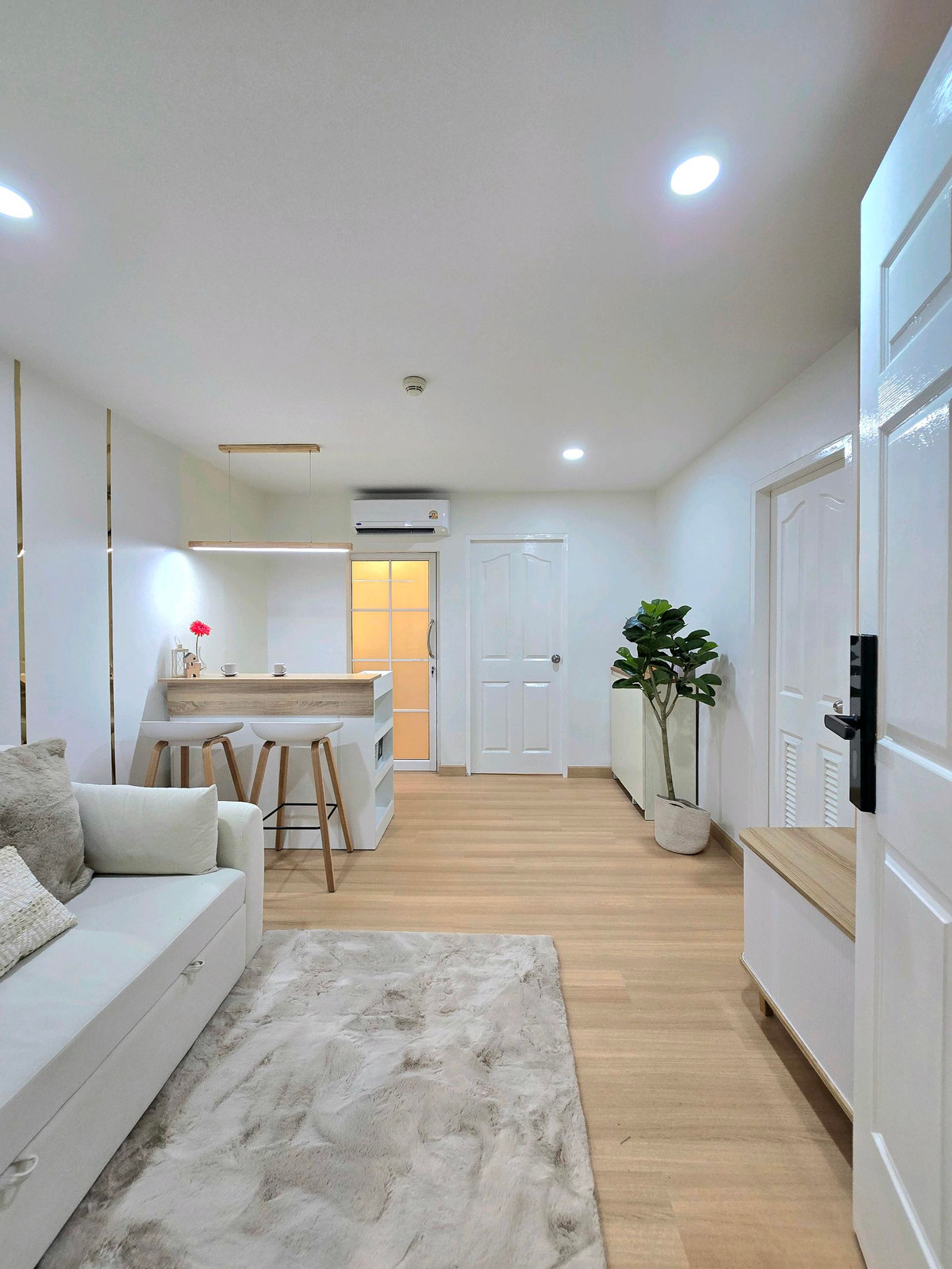 ขายคอนโดลาดพร้าว101 แฮปปี้แลนด์ : ไม่มีรถส่วนตัวก็อยู่สบาย เพราะใกล้รถไฟฟ้าแค่ 190 เมตร ส่วนกลางมีให้ สระว่ายน้ำ ฟิตเนส ฟิลรีสอร์ทเลย #เดอะนิชไอดีลาดพร้าว130 🏡✅️