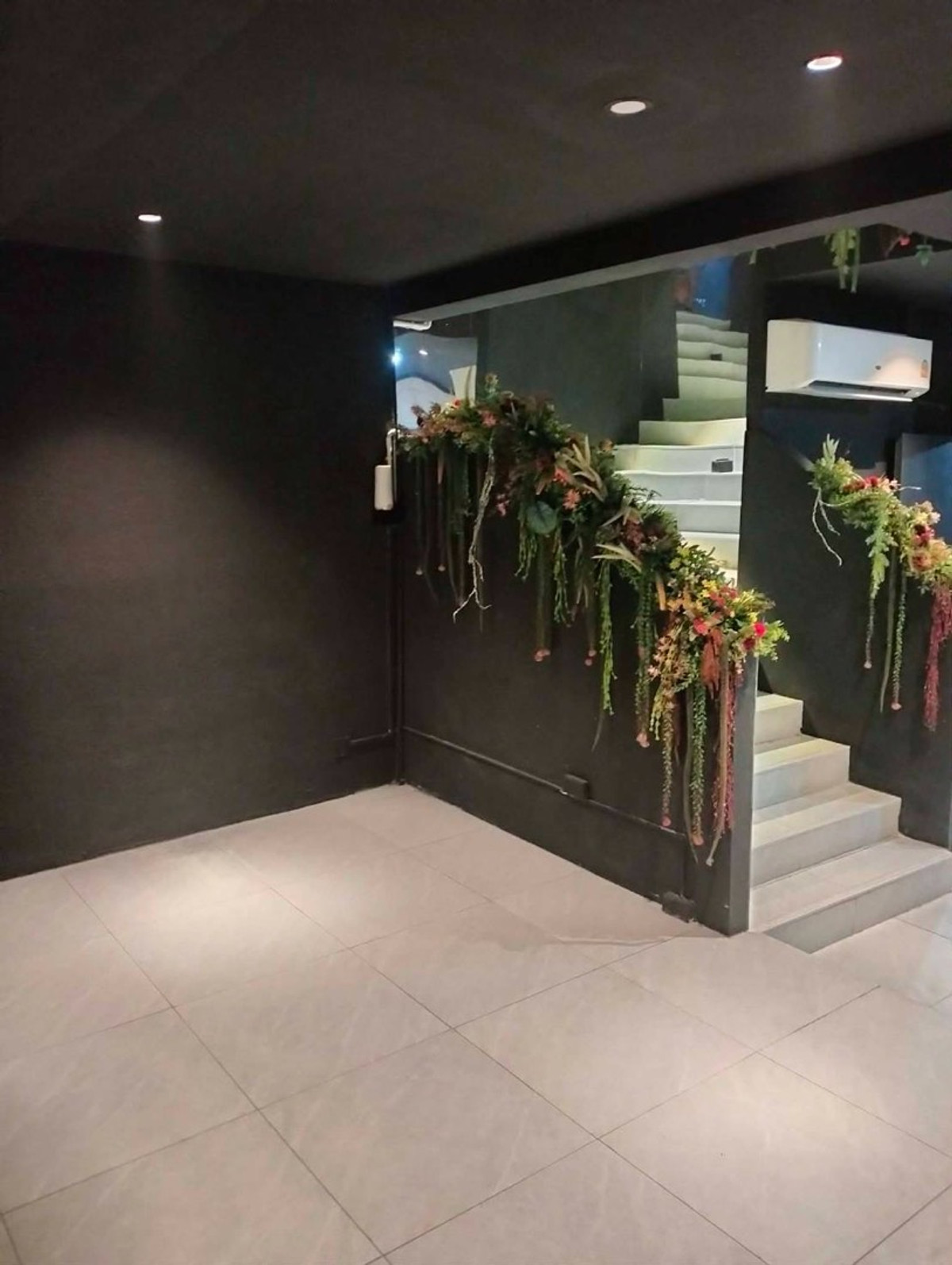 For RentShop HouseSukhumvit, Asoke, Thonglor : ✨️ For Rent 📍 Park Avenue Ekkamai | 170 sq m. 2-story building, decorated and ready to start a business, open shop 24 hours, upper floor can be used as a residence 💡 – 120K