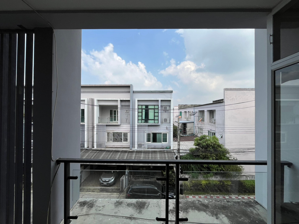 For SaleTownhomePattanakan, Srinakarin : HOT DEAL Townhome for sale with tenants | The Exclusive Pattanakarn 44 | Invest and receive immediate income 🏷️ Peeraphong FIFA | 087-808-3690