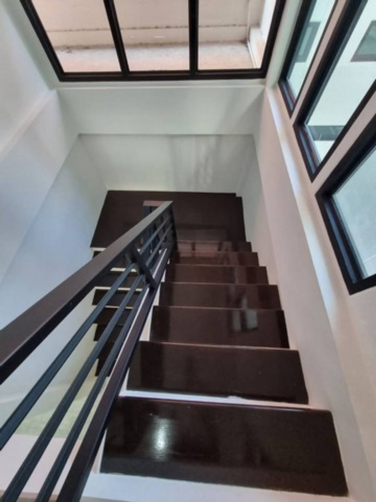 For RentHousePattanakan, Srinakarin : HR3183 2-story detached house for rent in Phatthanakan area, prime location near the expressway, 1 minute, can register a company, can do Airbnb.