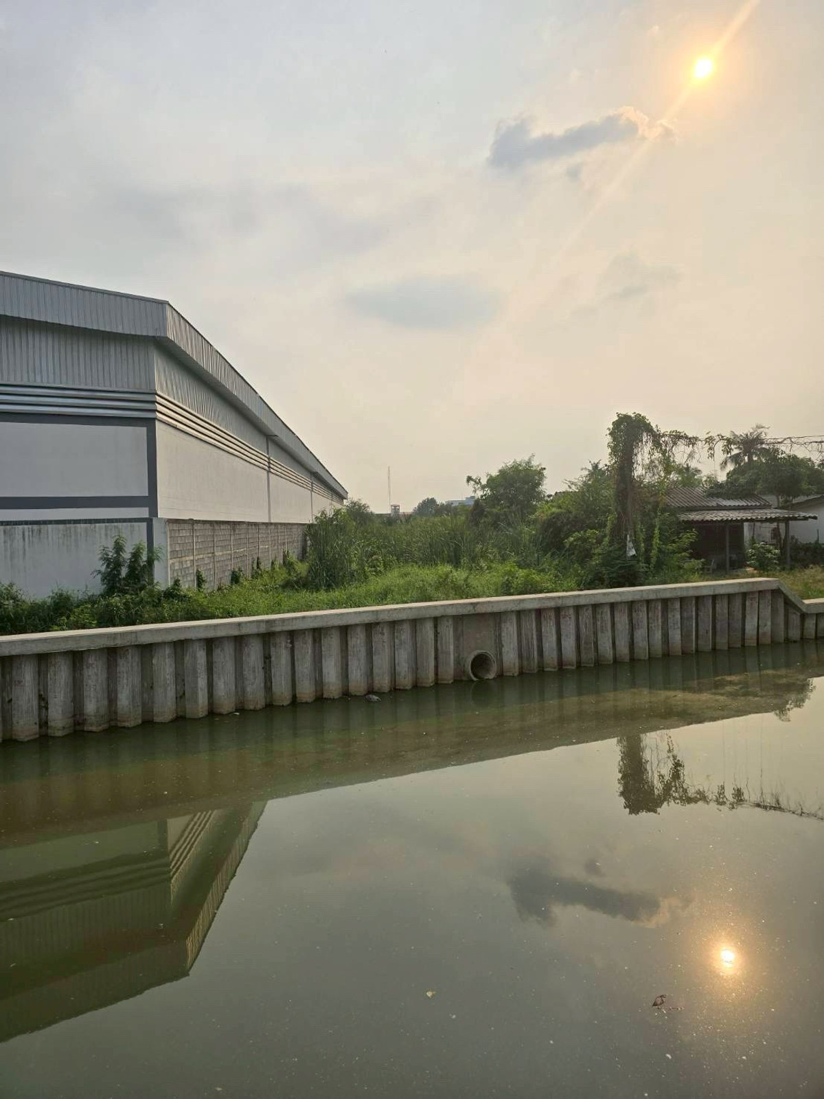 For SaleFactoryMahachai Samut Sakhon : Land for sale 1 rai 3 ngan in Na Di Subdistrict, Mueang Samut Sakhon District, Samut Sakhon Province, price 12,000,000 baht.