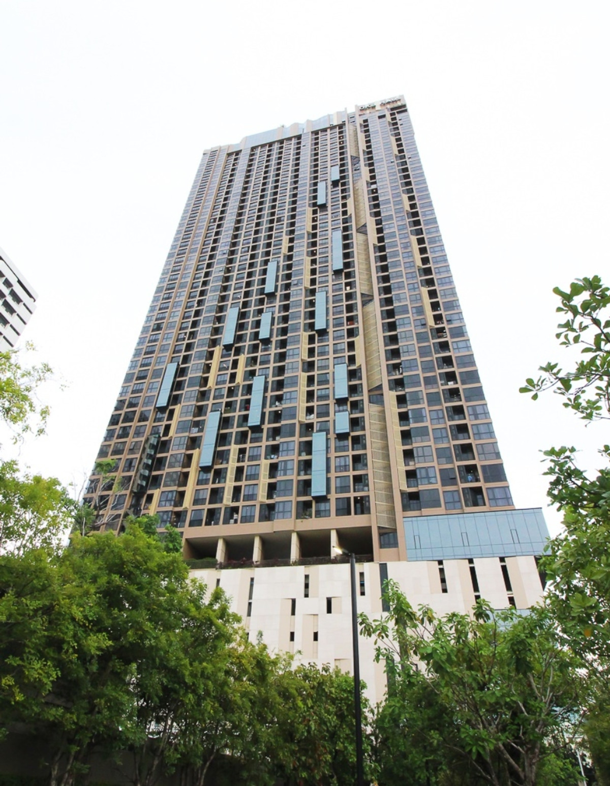 ขายคอนโดสุขุมวิท อโศก ทองหล่อ : ✨ For Sale: Oka Haus Sukhumvit 36 Condo ✨  💰 Only 3,300,000 THB