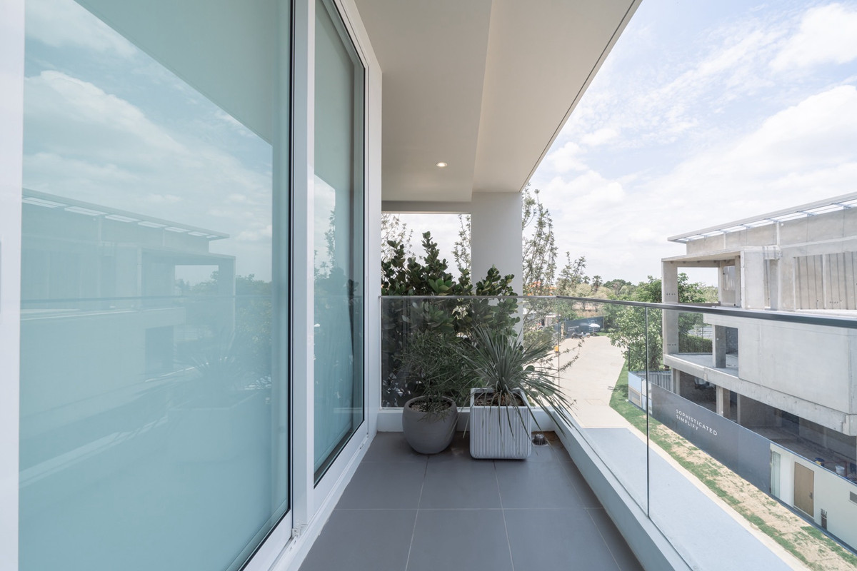 For SaleHousePattanakan, Srinakarin : Reduce millions ‼️The biggest house Decorated and ready to move in, size 329 Sq.m 4 bed 4 bath, price only 19.9 MB !! Contact 086-795-9997 (Jimmy)