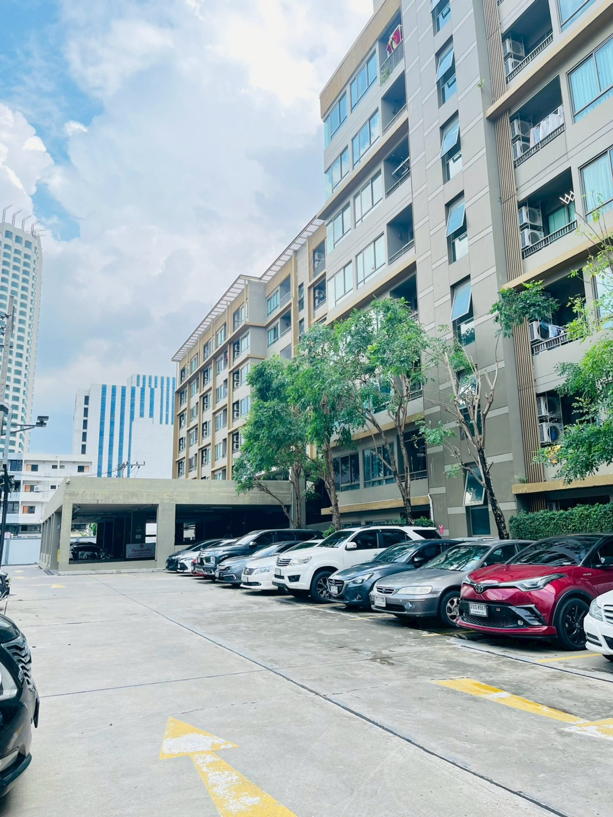 CondoRatchadapisek, Huaikwang, Suttisan : Condo for sale, Metro Luxe Ratchada, near MRT Sutthisan.