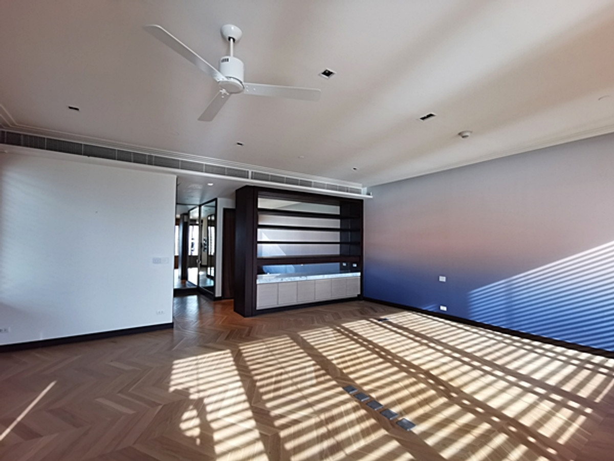 ขายคอนโดวิทยุ ชิดลม หลังสวน : 2 ห้องนอน ห้องสวยวิวสูง ที่ 185 Ratchadamri , Contact 062-496-6454