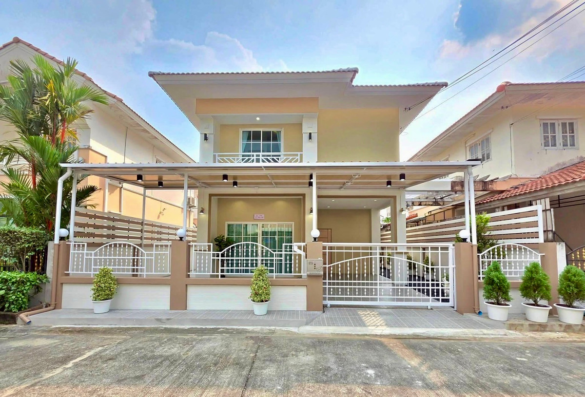 For SaleHouseNawamin, Ramindra : For Sale: Twin House in a Single-Home Style, Fully Furnished Burirom Village, Soi Liab Khlong Song 23 — Near Safari World