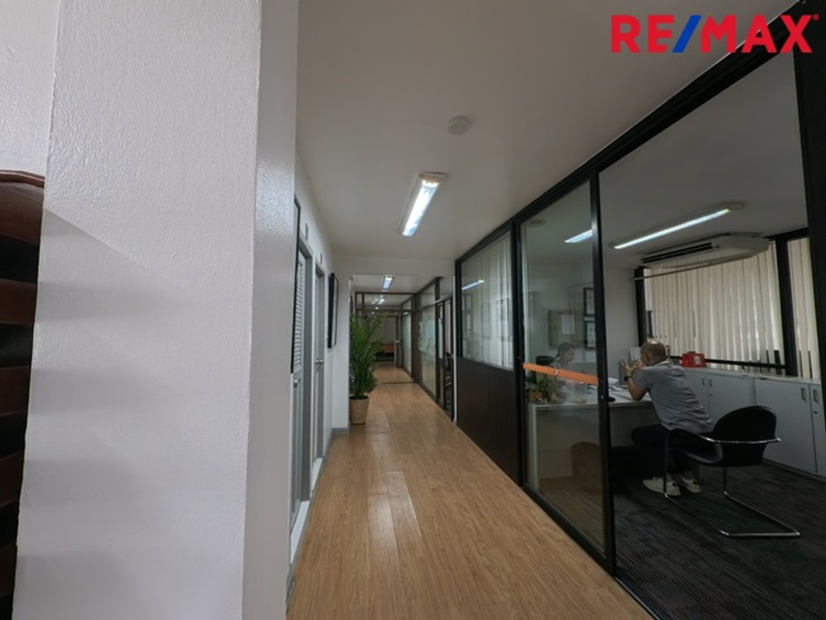 ขายอาคารพาณิชย์บางนา แบริ่ง ลาซาล : [PREMIUM SALE] ขายอาคารพาณิชย์ 6 คูหา 329 ตร.ว. ติดถนนศรีนครินทร์ / 6-Unit Commercial Building | 329 Sq. Wah | Srinakarin Main Road