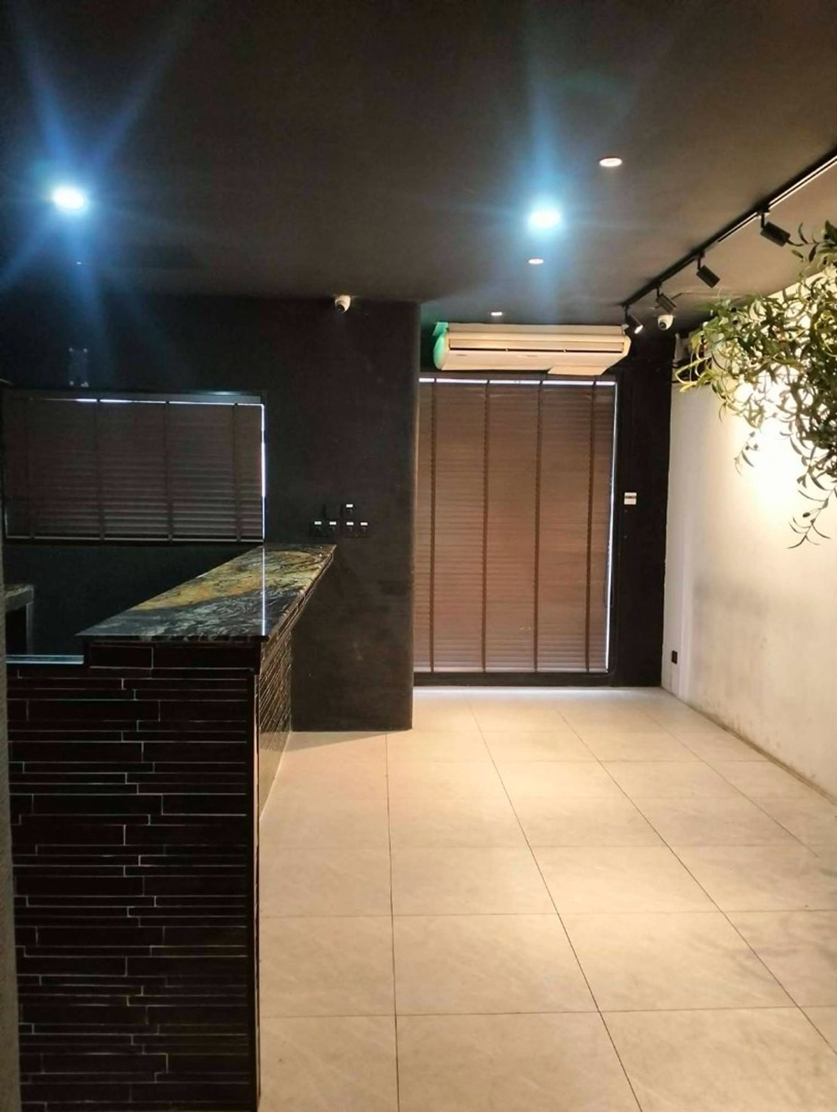 For RentShop HouseSukhumvit, Asoke, Thonglor : ✨️ For Rent 📍 Park Avenue Ekkamai | 170 sq m. 2-story building, decorated and ready to start a business, open shop 24 hours, upper floor can be used as a residence 💡 – 120K
