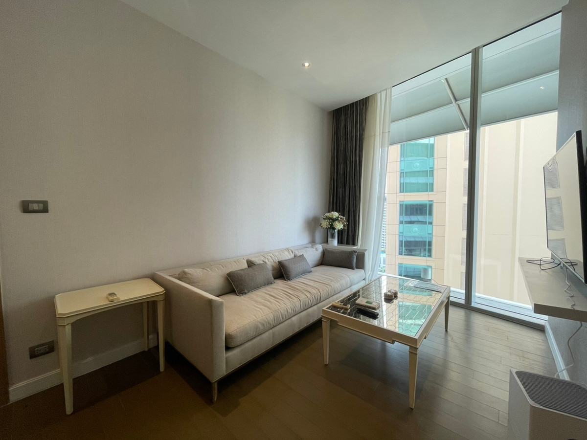 For RentCondoWitthayu, Chidlom, Langsuan, Ploenchit : For Rent Magnolias Ratchadamri Boulevard, beautiful room, good price, decorated, ready to move in, city view.