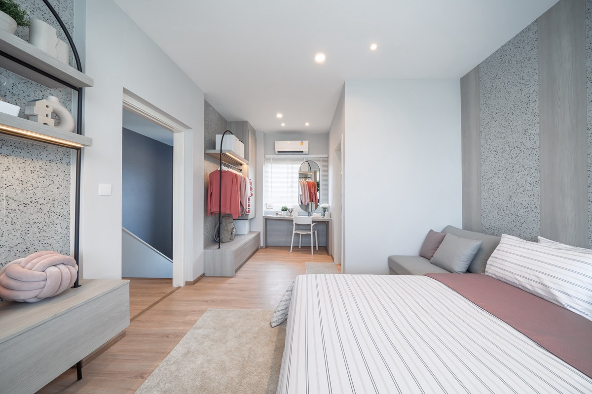 For SaleHousePattanakan, Srinakarin : Reduce millions ‼️The biggest house Decorated and ready to move in, size 329 Sq.m 4 bed 4 bath, price only 19.9 MB !! Contact 086-795-9997 (Jimmy)