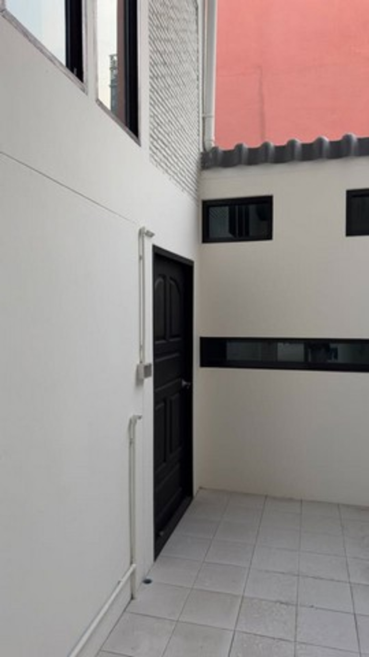 For RentHousePattanakan, Srinakarin : HR3183 2-story detached house for rent in Phatthanakan area, prime location near the expressway, 1 minute, can register a company, can do Airbnb.