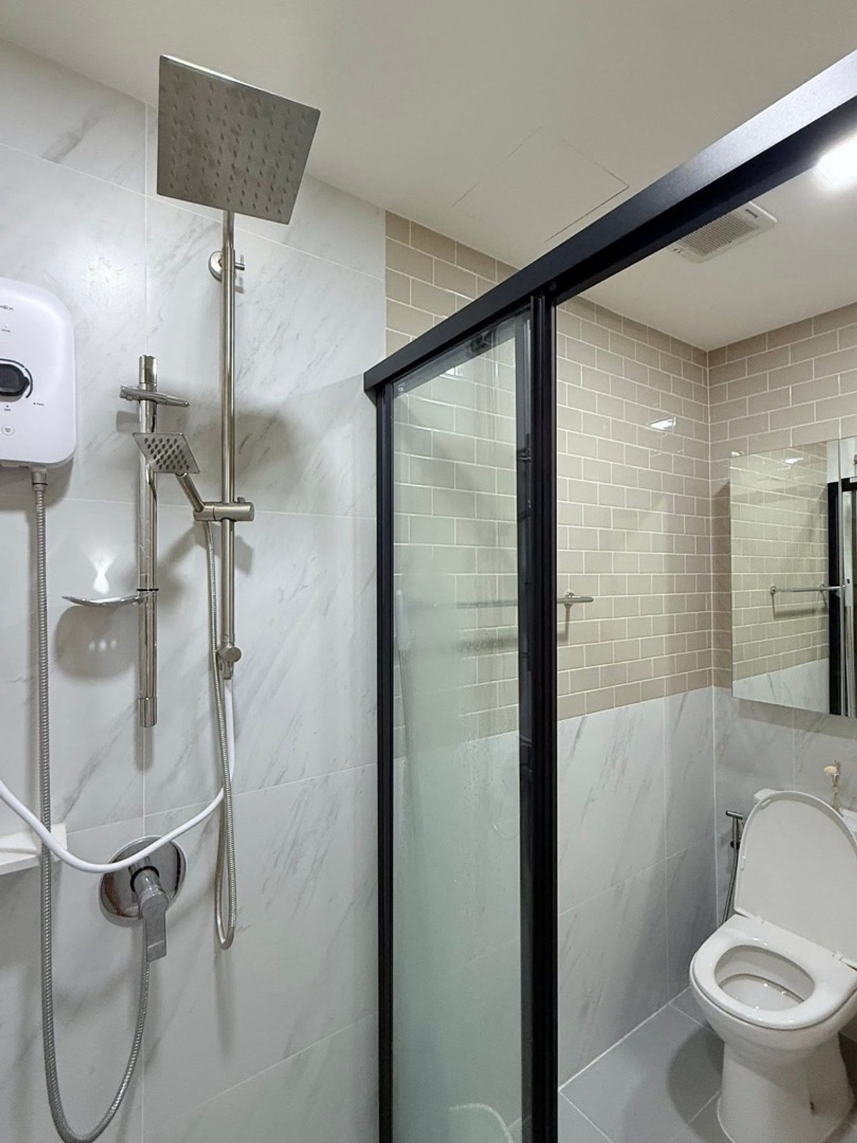 For RentCondoRatchathewi,Phayathai : For rent XT PHAYATHAI, 12th floor, Building A, size 42 sq m, price 25,000 baht 🔥 near BTS Phaya Thai 🚝 ready to move in, negotiable!!