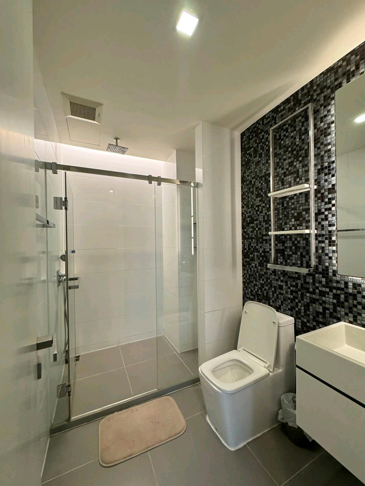 For RentCondoOnnut, Udomsuk : Condo for rent 🌳 The Room Sukhumvit 69  🚆 next to BTS Phra Khanong 🌳 beautiful room, completely new 🌈 beautiful view, no block view.