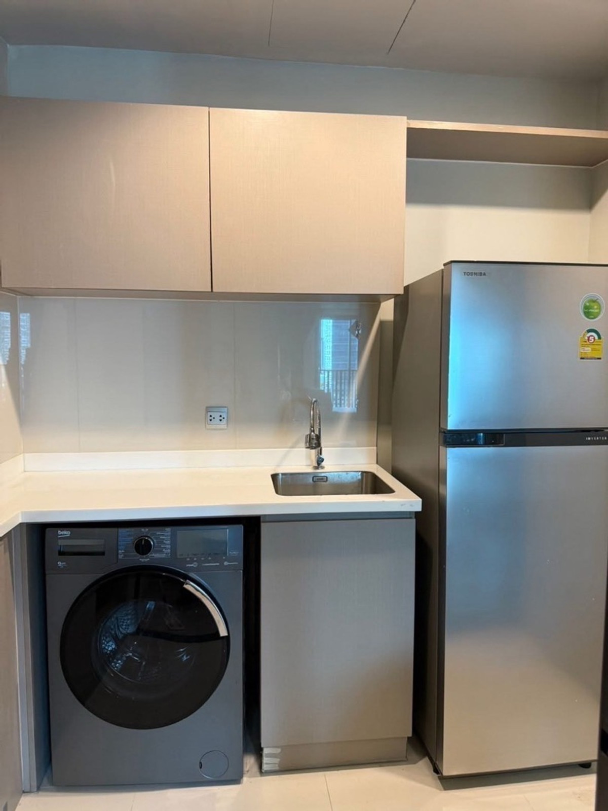 ให้เช่าคอนโดลาดพร้าว เซ็นทรัลลาดพร้าว : ให้เช่า คอนโด Life ลาดพร้าว ขนาดห้อง : 75 ตร.ม ชั้น : 16 ตึก/อาคาร : B 2ห้องนอน 2 ห้องนำ้ ราคา : 42,000 บาท สถานที่ใกล้เคียง : ติด bts สถานีห้าแยกลาดพร้าว
