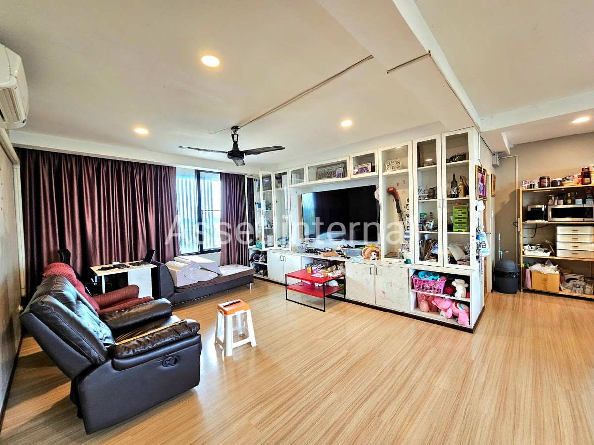 Home OfficeMin Buri, Romklao : Home Office for rent, 4 and a half storey office, area 1 rai, 10 bedrooms, 9 bathrooms, parking for 50 cars, with 16 kw solar cell panels, Saen Saep Subdistrict, Min Buri District, Bangkok