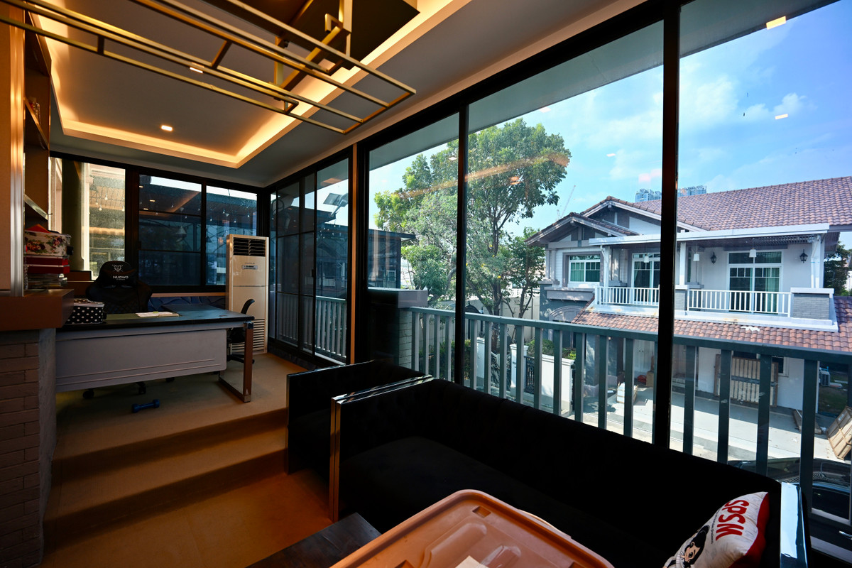 For SaleHouseBangna, Bearing, Lasalle : 🔥Very urgent sale🔥 Luxury house Nanwan Bangna KM 7, adding on, decorating, expanding the usable space a lot. There are many rooms to relax in. Offered for sale at only 26.2 million baht (house addition 10 million baht).