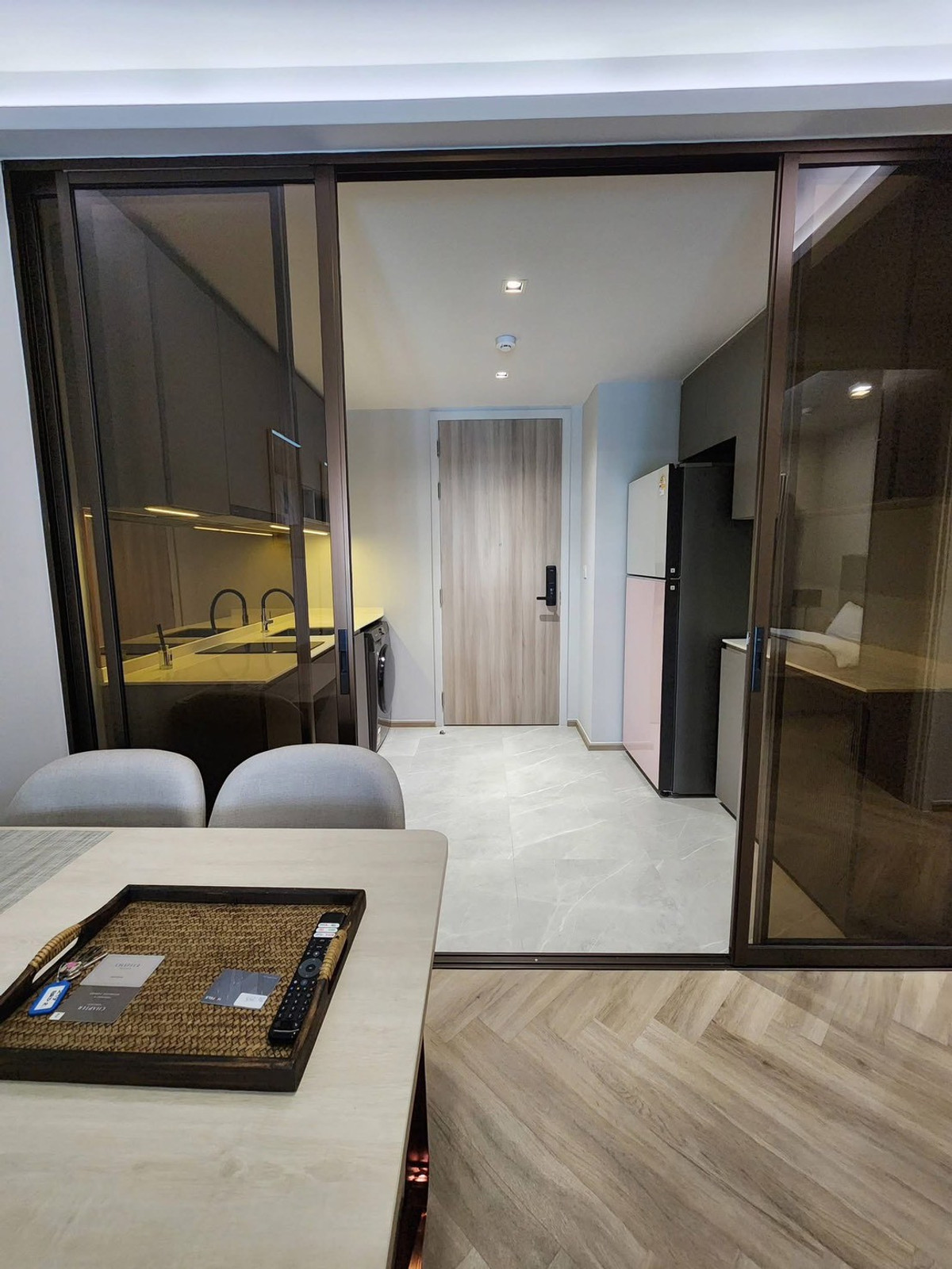 For RentCondoSukhumvit, Asoke, Thonglor : (For rent) Condo Chapter Thonglor 25 I 2-BR, beautiful room, fully decorated, complete with furniture + electrical appliances ㅡ Shuttle bus to pick up and drop off 🚆BTS Thonglor