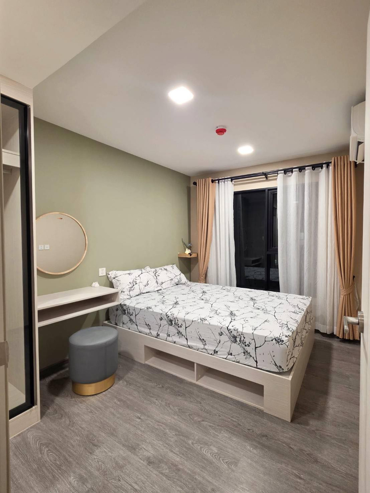 For RentCondoPathum Thani,Rangsit, Thammasat : 🏡 For rent Kave Wonderland, large room, 1 bedroom, 12,000฿💖 ✨ Building E, 6th floor, view inside, see the pool.