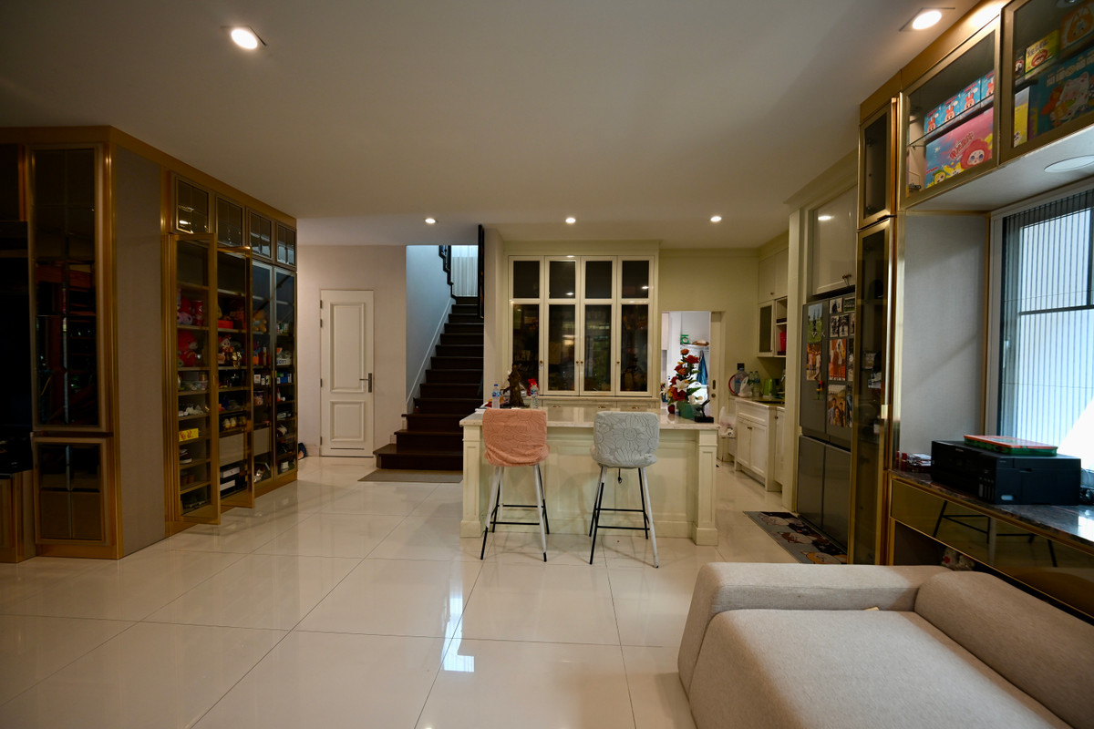 For SaleHouseBangna, Bearing, Lasalle : 🔥Very urgent sale🔥 Luxury house Nanwan Bangna KM 7, adding on, decorating, expanding the usable space a lot. There are many rooms to relax in. Offered for sale at only 26.2 million baht (house addition 10 million baht).