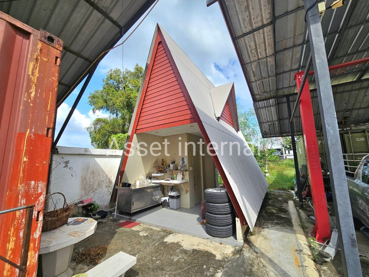 Home OfficeMin Buri, Romklao : Home Office for rent, 4 and a half storey office, area 1 rai, 10 bedrooms, 9 bathrooms, parking for 50 cars, with 16 kw solar cell panels, Saen Saep Subdistrict, Min Buri District, Bangkok