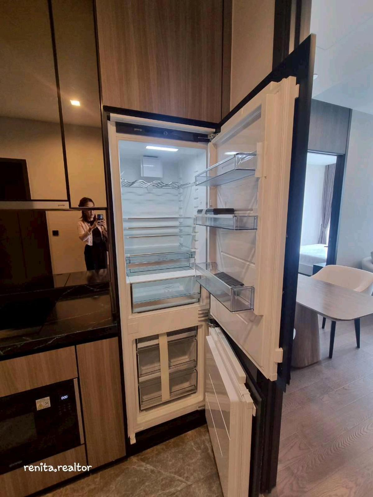 ให้เช่าคอนโดสุขุมวิท อโศก ทองหล่อ : ปล่อยเช่าคอนโดหรู AESTIQ Thonglor – ห้องสวย เลี้ยงสัตว์ได้ (Pet-Friendly) ใจกลางทองหล่อ! 🐾✨