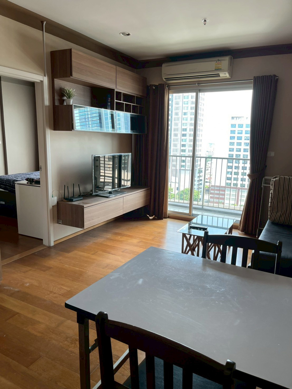 For RentCondoWongwianyai, Charoennakor : (For Rent) Condo Hive Taksin I 1-BR, high floor, good price, fully furnished + electrical appliances ㅡ Near 🚆BTS Wongwian Yai