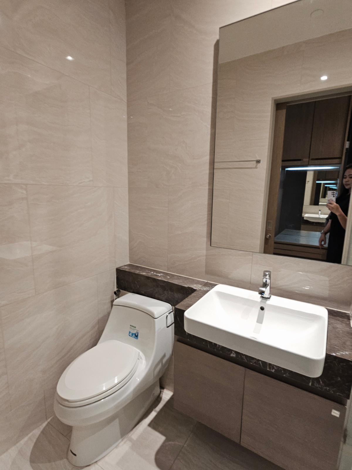 ให้เช่าคอนโดสีลม ศาลาแดง บางรัก : Ashton Silom ชั้นสูง วิวสวย 32.39 Sq,m. Fully Finished 26,000 บาท โทรเลย น้อง 096-2615656  ห้องกว้าง 32.39 ตรม. 1 นอน 1 น้ำ เฟอร์ครบ พร้อมอยู่   Location : Silom , Chongnonsi  Rental Price : 26,000 Baht  Condominium near MRT, BTS  : Silom , Chong NonsiSta