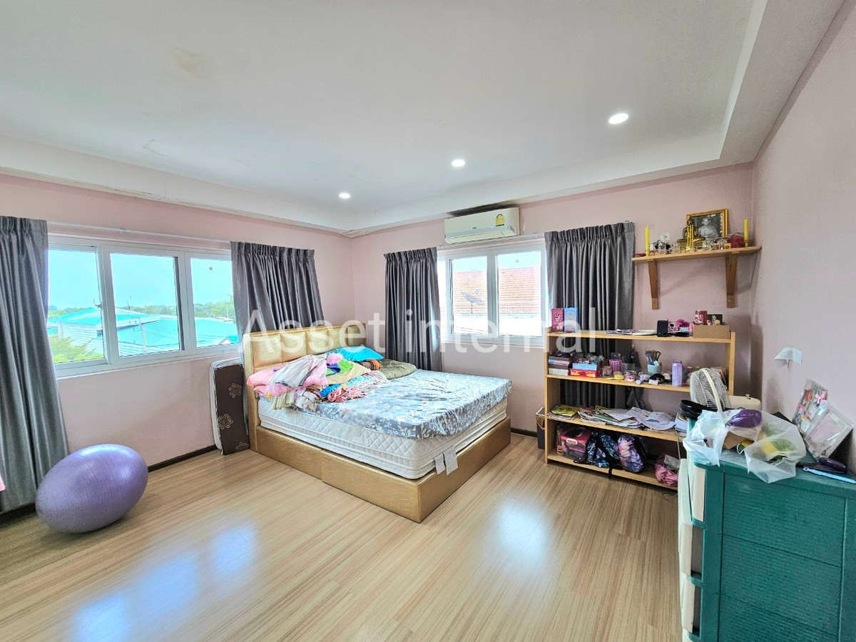 Home OfficeMin Buri, Romklao : Home Office for rent, 4 and a half storey office, area 1 rai, 10 bedrooms, 9 bathrooms, parking for 50 cars, with 16 kw solar cell panels, Saen Saep Subdistrict, Min Buri District, Bangkok