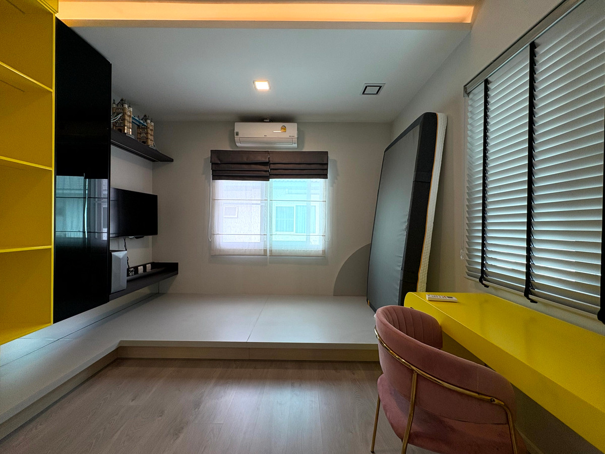 HouseLadkrabang, Suwannaphum Airport : For sale or rent: Large detached house near the clubhouse, fully furnished, ready to move in, Mantana Bangna-Wongwaen.