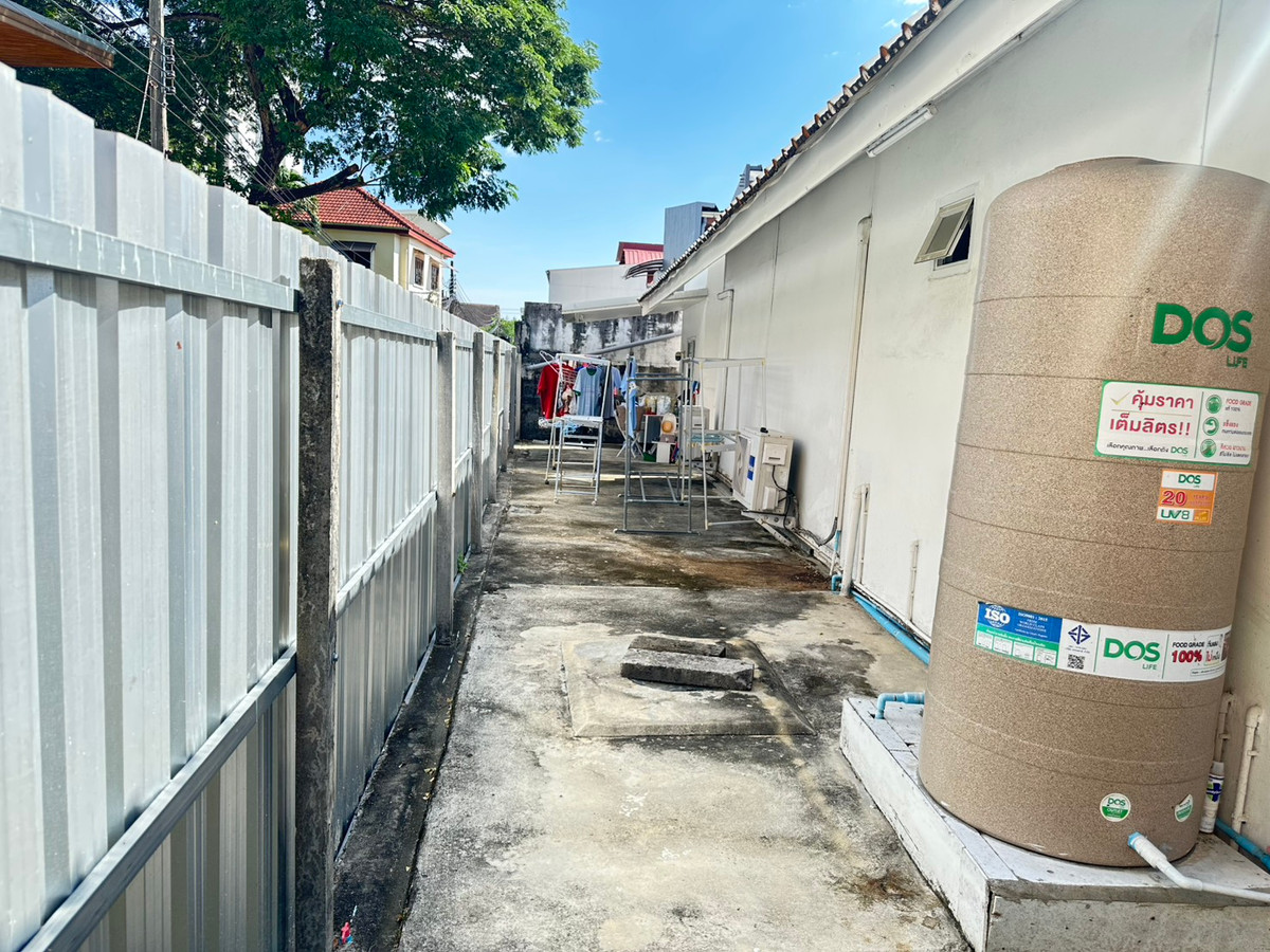 For SaleLandPattanakan, Srinakarin : S-LPNK101 Land for sale, leveled and ready for construction, Soi Phatthanakan 69, 50,000 baht per square wa, total selling price only 6.35 million baht. 098-254-5162 