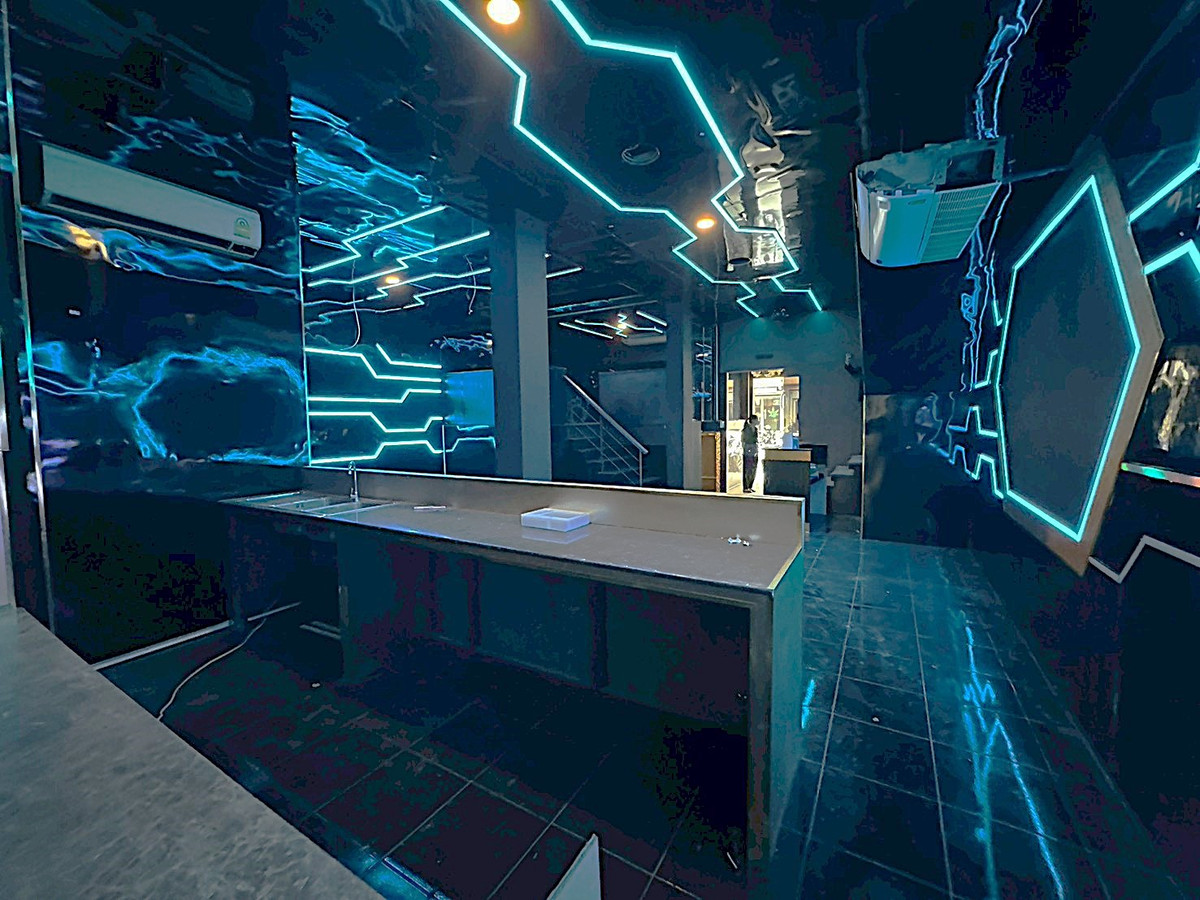 ให้เช่าอาคารพาณิชย์สีลม ศาลาแดง บางรัก : อาคารพาณิชย์ ใจกลางสีลม เหมาะทำธุรกิจ ร้านอาหาร ผับ บาร์ สปา คาราโอเกะ ** NO CO-AGENT ** 