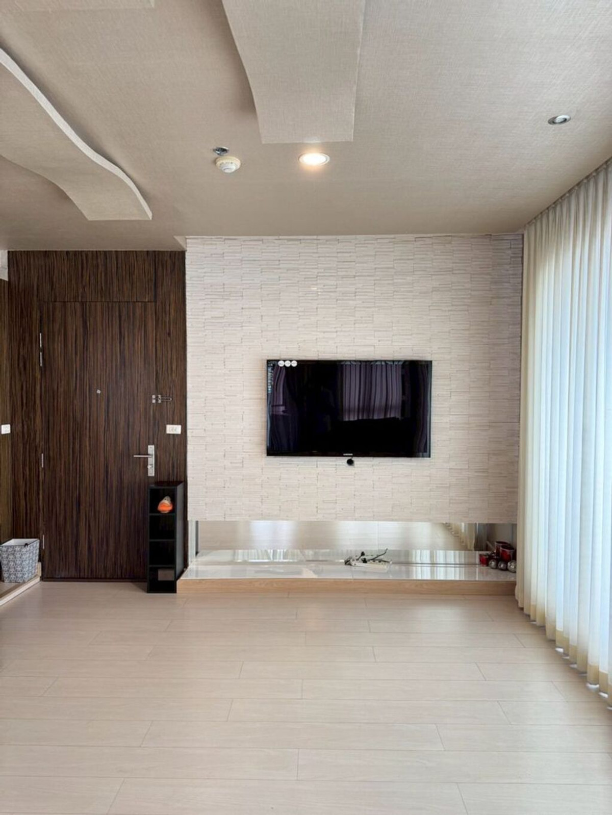 For RentCondoRatchadapisek, Huaikwang, Suttisan : For Rent Life @ Ratchada-Suthisan Unit 332/183 (No pets allowed) (2 bedrooms combined into one)