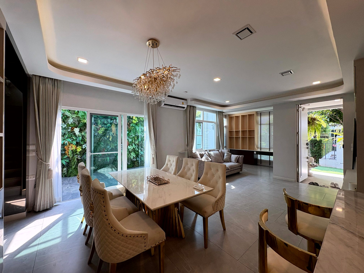 HouseLadkrabang, Suwannaphum Airport : For sale or rent: Large detached house near the clubhouse, fully furnished, ready to move in, Mantana Bangna-Wongwaen.