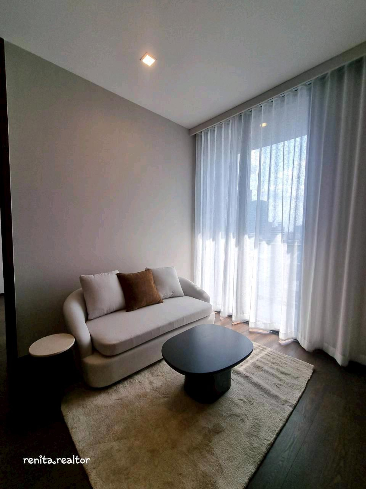 ให้เช่าคอนโดสุขุมวิท อโศก ทองหล่อ : ปล่อยเช่าคอนโดหรู AESTIQ Thonglor – ห้องสวย เลี้ยงสัตว์ได้ (Pet-Friendly) ใจกลางทองหล่อ! 🐾✨