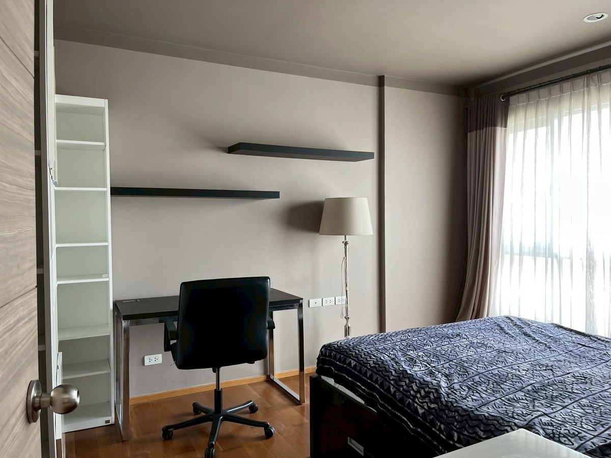 For RentCondoWongwianyai, Charoennakor : (For Rent) Condo Hive Taksin I 1-BR, high floor, good price, fully furnished + electrical appliances ㅡ Near 🚆BTS Wongwian Yai