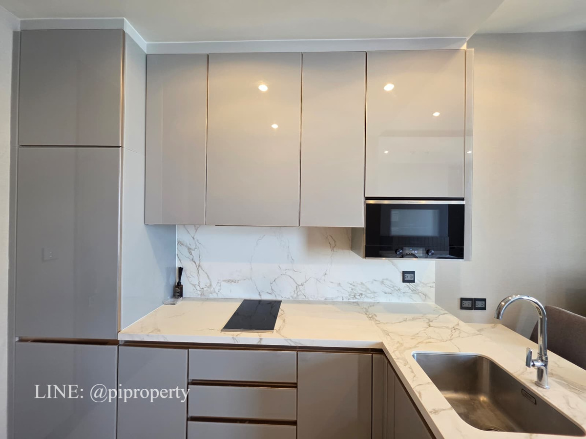 ให้เช่าคอนโดพระราม 9 เพชรบุรีตัดใหม่ RCA : ให้เช่าคอนโด 1 ห้องนอน ตกแต่งครบครัน ในโครงการ Esse at Singha Complex ใกล้สถานี MRT