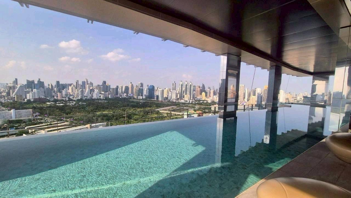 ขายดาวน์คอนโดคลองเตย กล้วยน้ำไท : ขายดาวน์ คอนโด The crown (free hold) ตรงข้าม One Bangkok  *Luxury Condo*