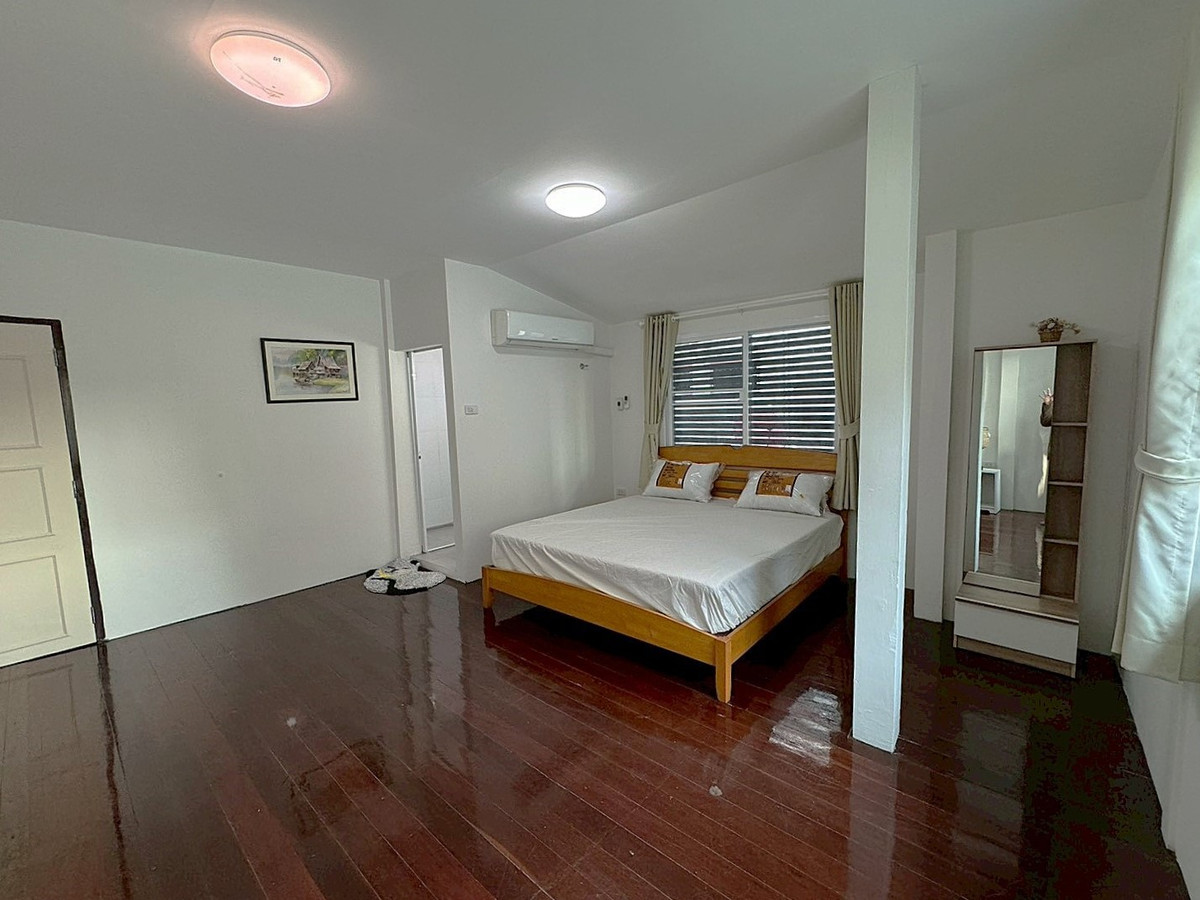 For RentHouseSukhumvit, Asoke, Thonglor : Detached House in Good Condition with Spacious Garden — Suitable for Business or Residence **NO CO-AGENT** 
